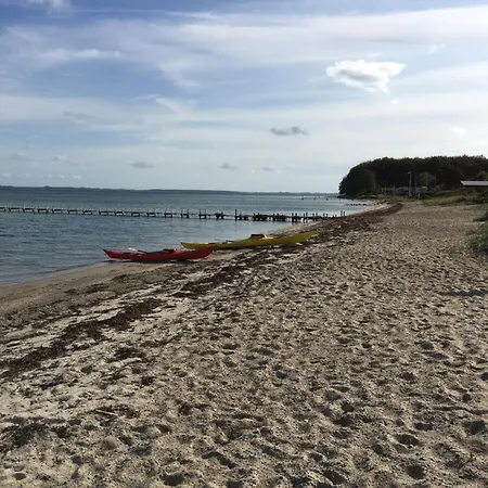 Roligt Gaestehus Naer Vandet Pa Thuro